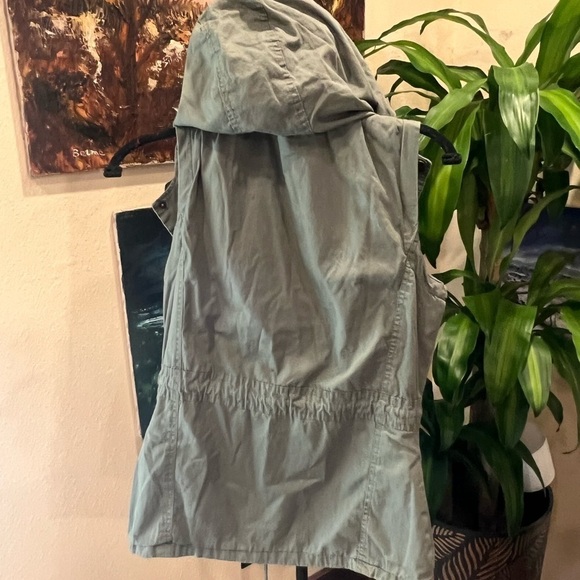 YMI olive drab vest size medium in GUC - Picture 3 of 8